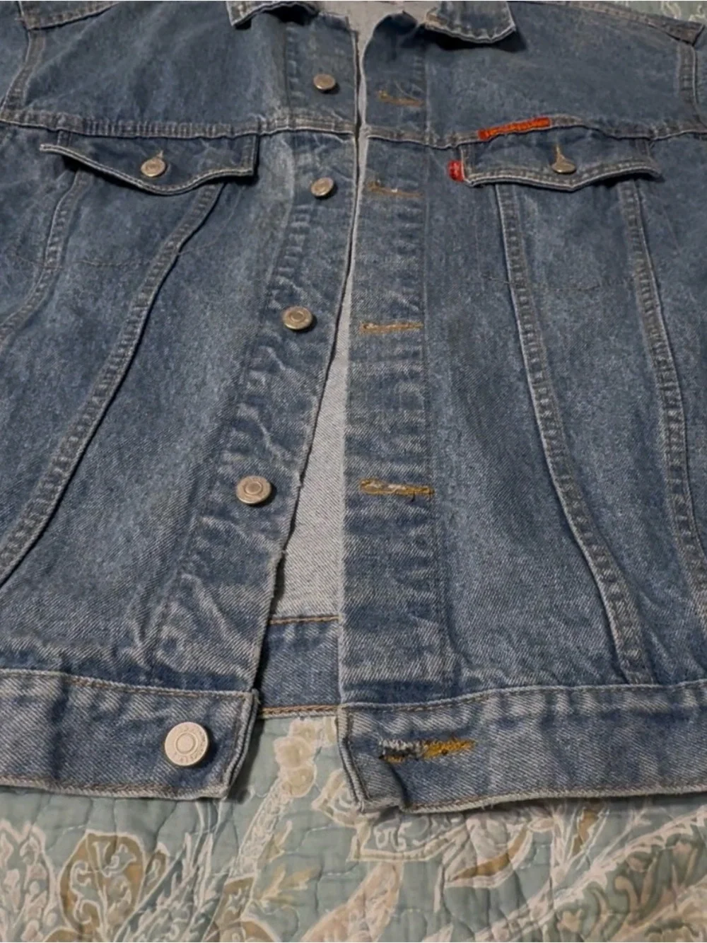 Vintage Levi’s red label denim jacket, sz lrg, used. - Picture 4 of 10